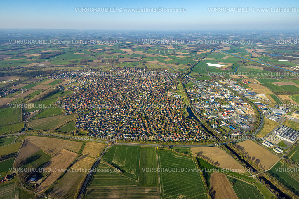 Olfen250405670 | Luftbild, Ortsansicht Übersicht Wohngebiet Olfen, umgeben von Wiesen und Feldern, rechts Alte Fahrt und Gewerbegebiet, Olfen-Stadt, Olfen, Münsterland, Nordrhein-Westfalen, Deutschland