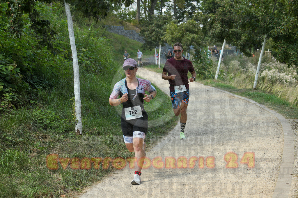 250824_1443_EX1_7308 | Sportfotografie im Rhein-Sieg Kreis, Köln, Bonn, NRW, Rheinland Pfalz, Hessen, etc. Unser Tätigkeitsfeld umfasst den Laufsport vom Volkslauf über den Marathon, Duathlon, Triathon bis zum Ultralauf wie Kölnpfad Ultra oder Schindertrail.