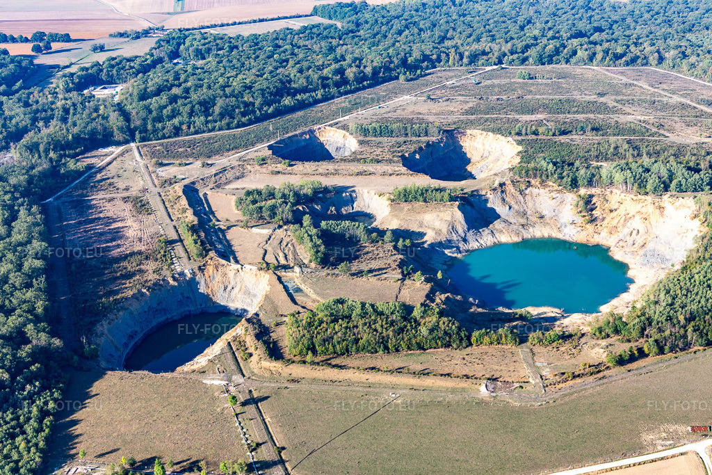 Vue aérienne: Mine à ciel ouvert à Lenoncourt dans le département Meurthe et Moselle, France. Photo: IMG_118180.jpg prise le 15/09/2019 par Werner Riehm/FLY-FOTO.euRésolution de l'original: 5472 x 3648 px