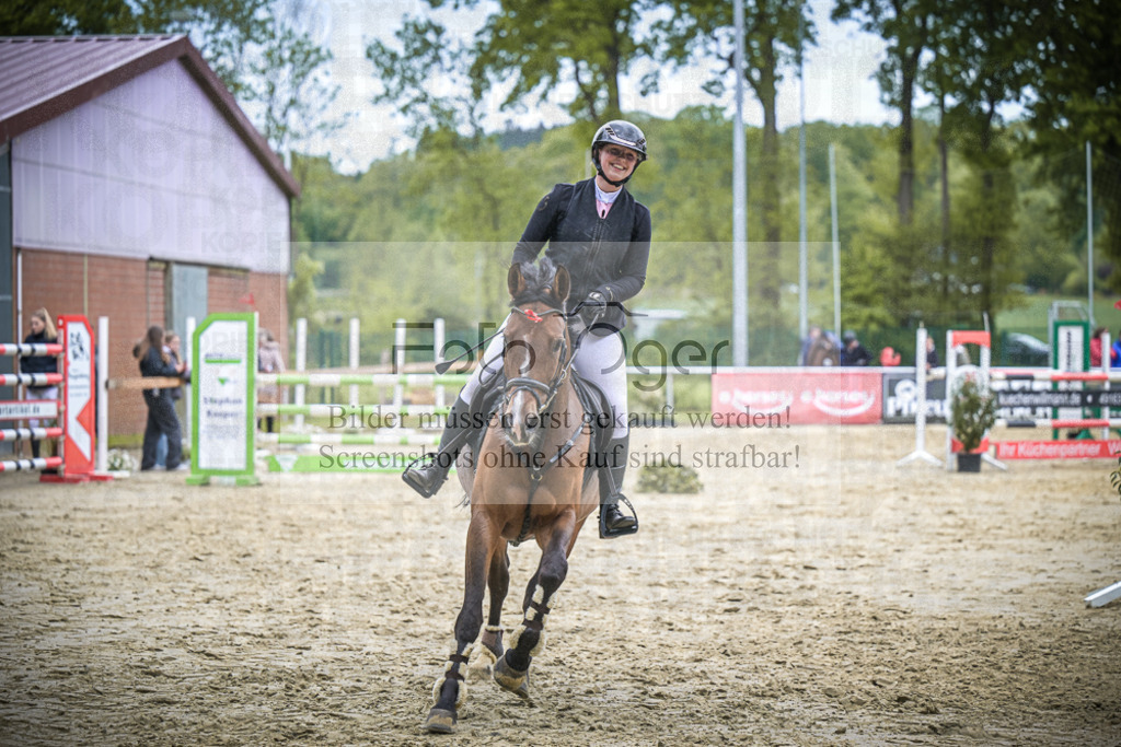 DOS_9171 | Entdecke hochwertige Reitturnierfotos von Foto Oger. Professionell, emotional und authentisch – jetzt Lieblingsmomente im Shop bestellen.Deutschlandweite Turnierfotografie. - Realisiert mit Pictrs.com