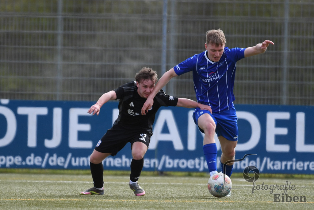 FC Rastede-VFl Stenum | Herren Bezirksliga 2; FC Rastede (blau)-VFL Stenum (schwarz) am 29.03.2026 in Rastede (Sportanlage Köttersweg), Photo: Philip Eiben 2026 - Realisiert mit Pictrs.com