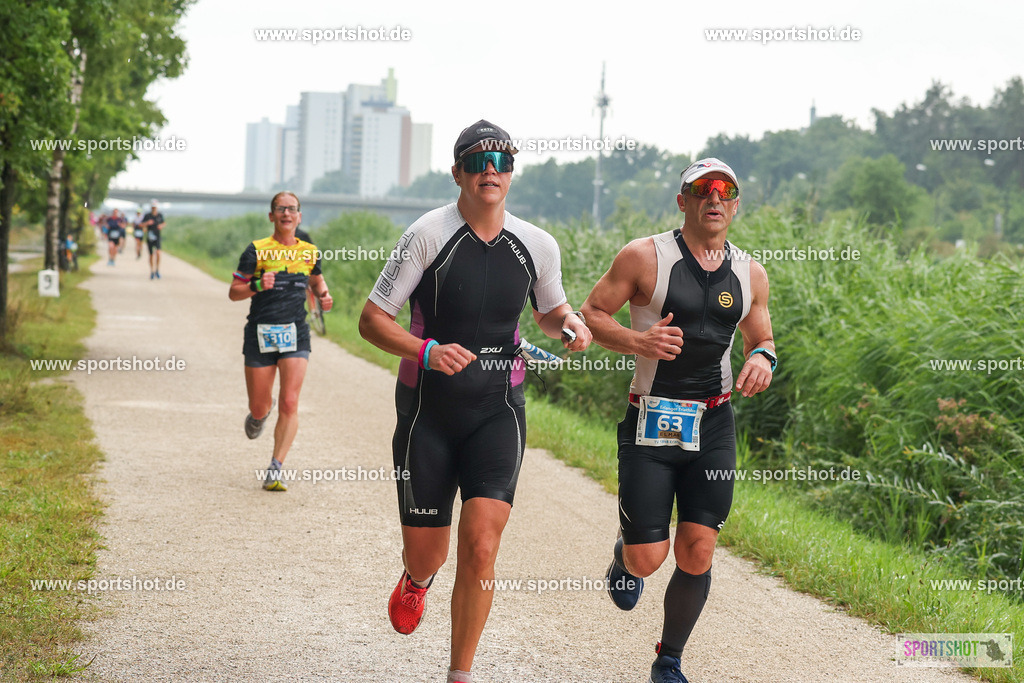 LUR_1740 | 34. M-net Erlanger Triathlon 2025 #erlangertriathlon  #mnettriathlon2025 #mnettriathlon #team #olympischedistanz #mitteldistanz #triathlon #maindonaukanal  #erlangertriathlon2025 #yourpictrs #tv1848 #tv1848erlangen  #triathlonbayern #sportinerlangen #demsportverbunden #sportshot_your_pictrs Copyright: www.sportshot.de