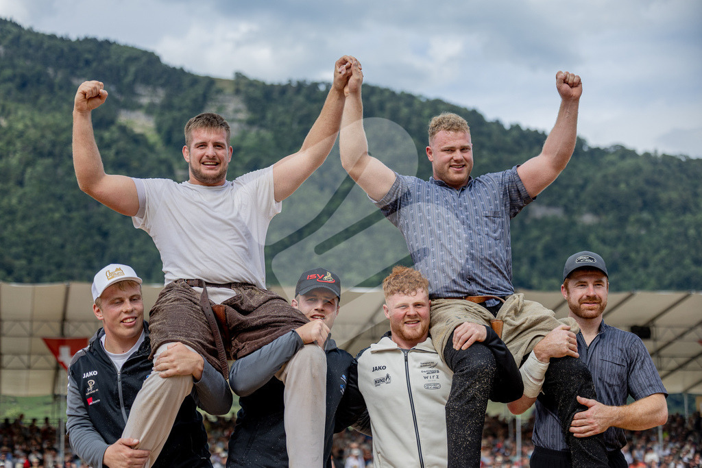 ISAF2026_6G_00349 | Die beiden Sieger Lustenberger Marc und Schwyzer Samuel - Realisiert mit Pictrs.com
