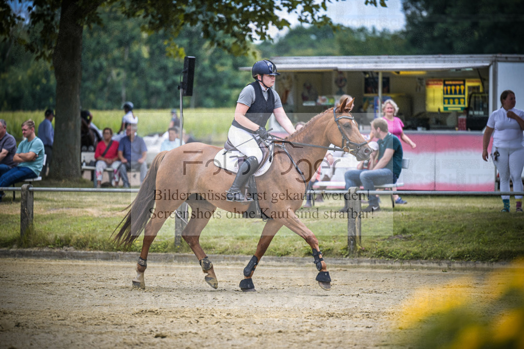 DOS_8490 | Entdecke hochwertige Reitturnierfotos von Foto Oger. Professionell, emotional und authentisch – jetzt Lieblingsmomente im Shop bestellen.Deutschlandweite Turnierfotografie. - Realisiert mit Pictrs.com