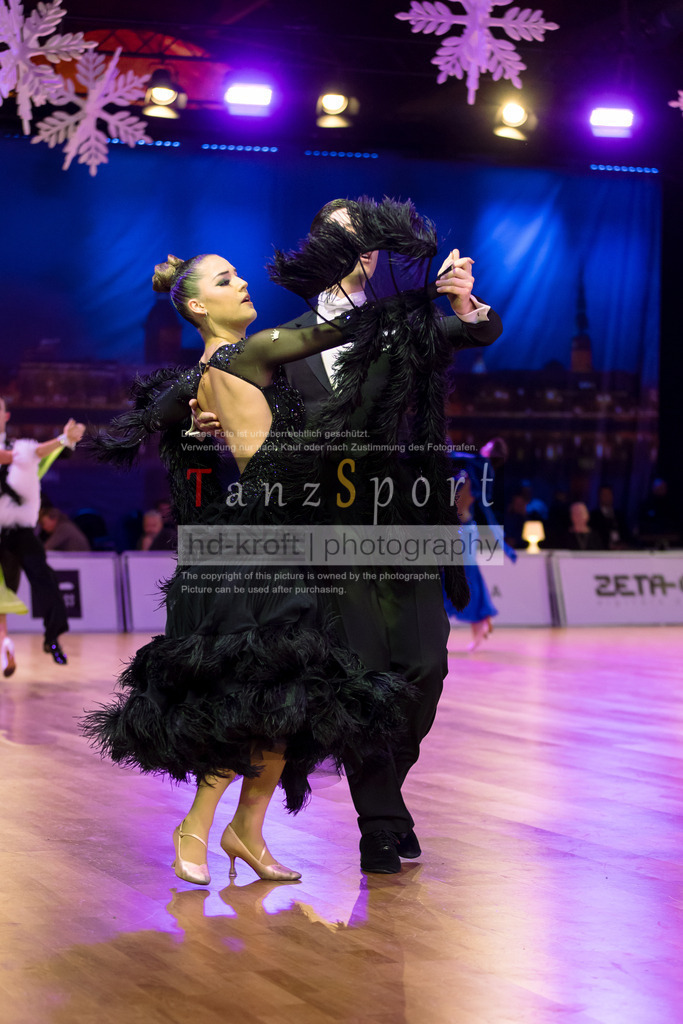 20241215_WDSF_Int_Open_Std-Riga-9414 | Tanzsportbilder, Standardtanz, Lateintanz, WDSF, DTV, LTVB, dancecomp, goc, hessen tanzt, blaues band der spree, walzer, tango, wiener walzer, slowfox, quickstepp, samba, rumba, cha-cha-cha, paso doble. jive, hd-kroft photography, turniertanzsport