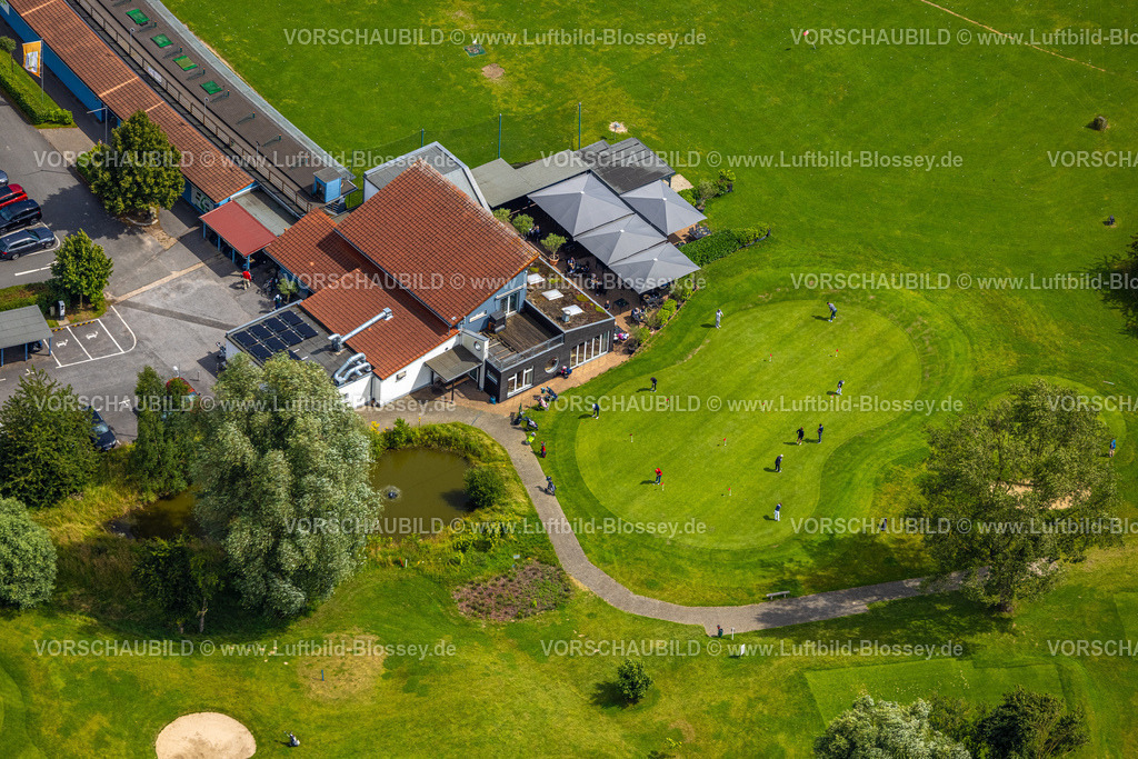Duisburg240704185-Sued | Luftbild, Duisburg-Süd, Golfplatz Huckingen und Golfspieler auf der Golfwiese, Golf und More Golfrange, Huckingen, Duisburg, Ruhrgebiet, Nordrhein-Westfalen, Deutschland