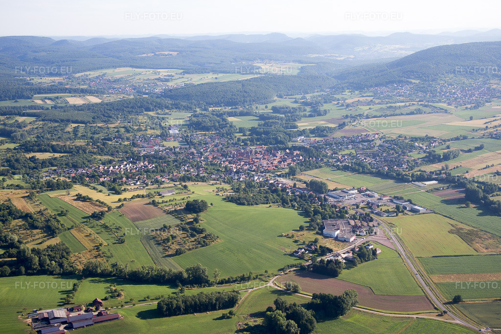 Vue aérienne: Vue de la ville à Wœrth dans le département Bas Rhin, France. Photo: IMG_082956.jpg prise le 26/06/2015 par Werner Riehm/FLY-FOTO.euRésolution de l'original: 5472 x 3648 px