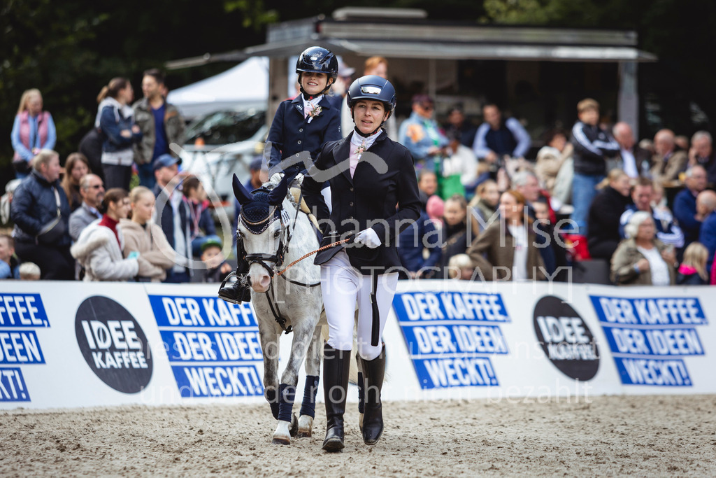 240915_OWLCh_FuehrzuegelWB-622 | Deine schönsten Turniermomente als professionelle Fotos! Entdecke hochwertige Pferdesport-Fotografie im Online-Shop. Jetzt Fotos finden & bestellen!