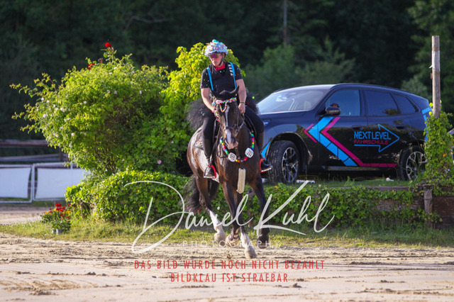 DKP45152 | Turnierfotos kaufen im Webshop von Daniel Kuhl Photography – entdecke professionelle Reitsportfotos aus Turnieren & Events. Hochwertige Turnierbilder online bestellen & sichern. Jetzt Fotos von Reitsportturnieren kaufen!