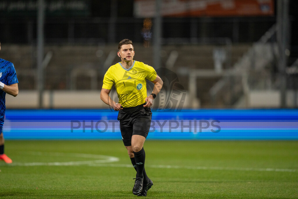 SV Stuttgarter Kickers vs. SGV Freiberg, Fussball, WFV-Pokal, Viertelfinale, 17.03.2026 | Schiedsrichter Felix Prigan,SV Stuttgarter Kickers vs. SGV Freiberg, Fussball, WFV-Pokal, Viertelfinale, 17.03.2026Foto: photosbyphips/Philip Ziegler