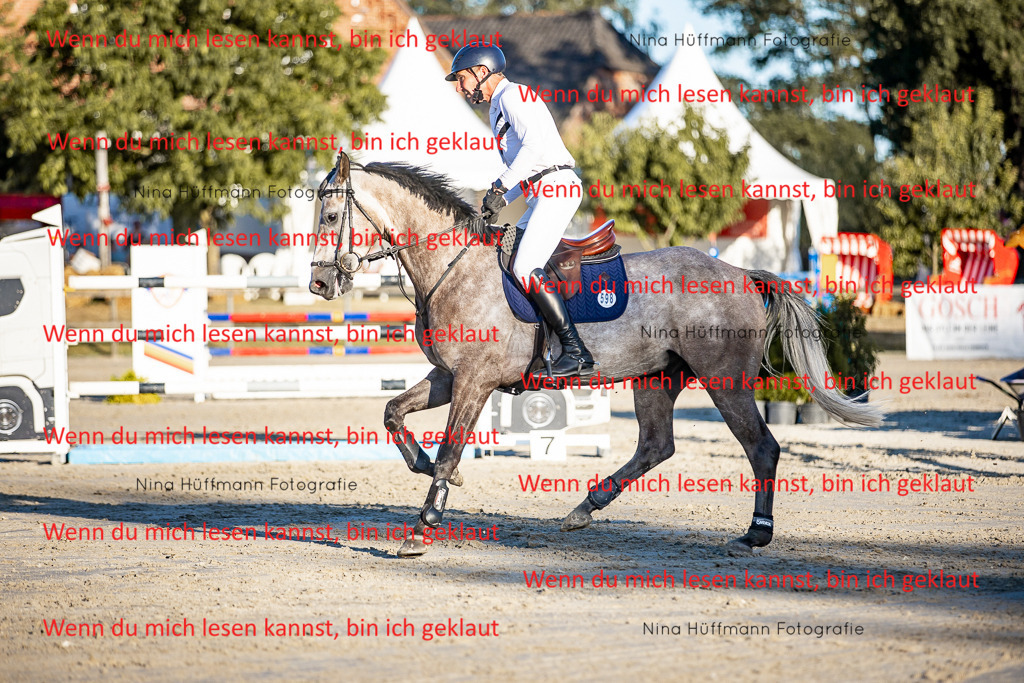 BK1A8512 | Turnierbilder Turnierfotos Nina Hüffmann Turnierfotografie Pferdefotografie Tierzeichnung Haustierzeichnung Pferdezeichnung Hundezeichnung Videograf  - Realisiert mit Pictrs.com