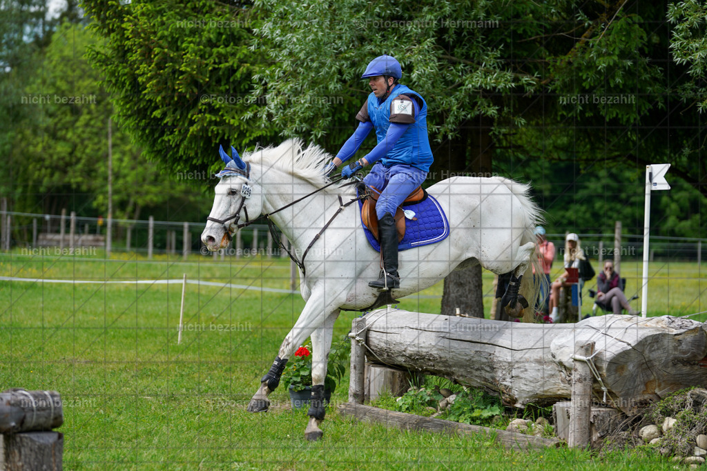 20240518-FAH03849 | Turnierbilder von Niederseon, Turnierfotografen Bayern, Fotoagentur Herrmann, Geländebilder, Reitsportfotografie