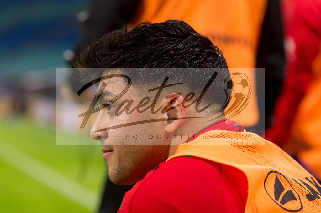 RBLLEV20211128_093 | Fussball, Herren: Nadiem Amiri (Bayer 04 Leverkusen) schaut bei dem Spiel der 1. Bundesliga zwischen RB Leipzig und Bayer 04 Leverkusen in der Red Bull Arena am 28.11.2021 in Leipzig, Deutschland.DFB / DFL REGULATIONS PROHIBIT ANY USE OF PHOTOGRAPHS AS IMAGE SEQUENCES AND/OR QUASI-VIDEO. - Realisiert mit Pictrs.com