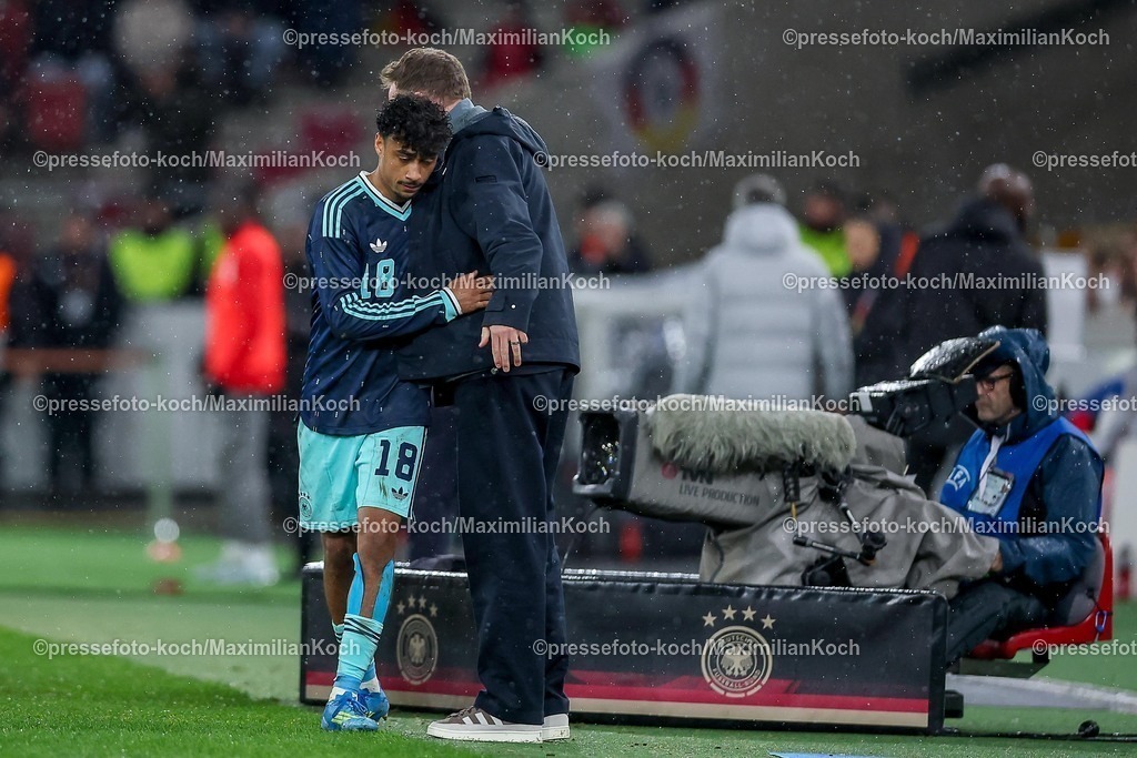 DFB30032600076 | 30.03.2026, Fußball, Länderspiel, Deutschland - Ghana, MHP-Arena (Stuttgart), Saison 2025 2026: Nathaniel Brown (GER #18)  neben Nationaltrainer Julian Nagelsmann (GER Bundestrainer) bei der Auswechslung DFB regulations prohibit any use of photographs as image sequences and or quasi-video.