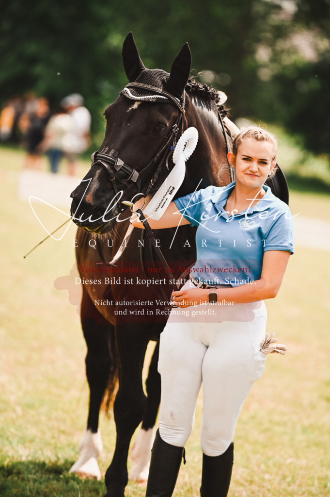 DSC_6436 | Pferde- und Turnierfotografie in Westsachsen. Pferdeportraits, Auftragszeichnungen und intuitive Kunst.