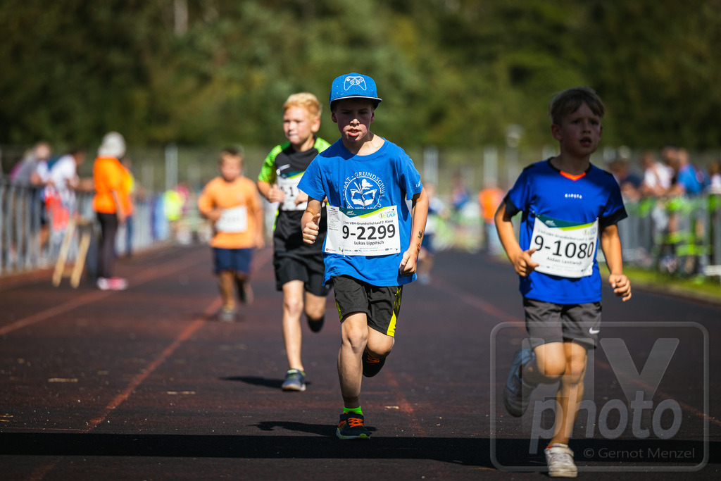 16. Hoywoj-CityLauf im Sportforum Hoyerswerda - 16.09.2023 | 1km VBH-Grundschul-Lauf 2. Klassen - Realisiert mit Pictrs.com
