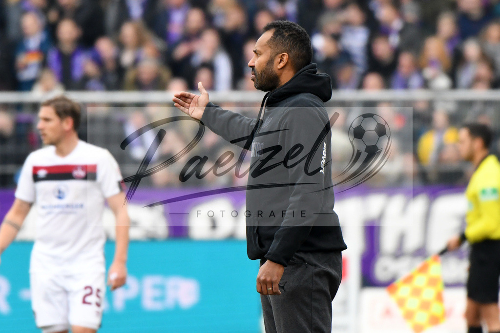 20200208_OSNFCN_0077 | Fußball, Herren: Trainer Daniel Thioune (VfL Osnabrueck) gestikuliert waehrend des Spiels der 2. Bundesliga zwischen VfL Osnabrueck und 1. FC Nuernberg im Stadion an der Bremer Bruecke am 08.02.2020 in Osnabrueck, Deutschland.DFB / DFL REGULATIONS PROHIBIT ANY USE OF PHOTOGRAPHS AS IMAGE SEQUENCES AND/OR QUASI-VIDEO. - Realisiert mit Pictrs.com