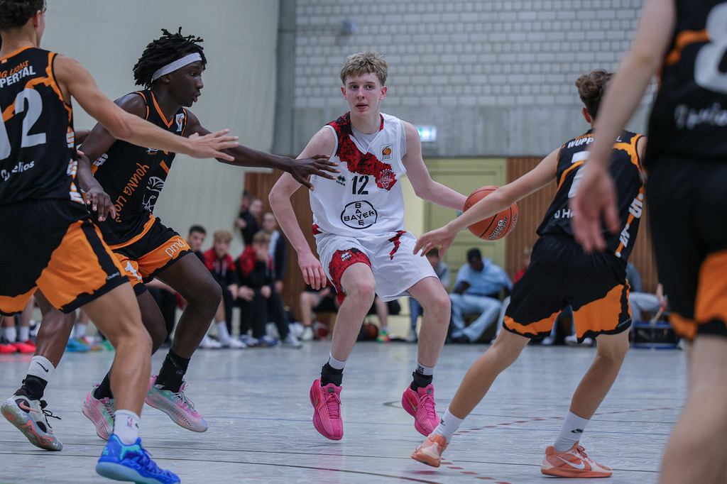 JBBL BAYER GIANTS vs Young Lions Wuppertal-112 | Fotos von Basketballspielen aus dem Raum NRW fotografiert von Gero Mueller-Laschet und Daniel Schaefer - Realisiert mit Pictrs.com