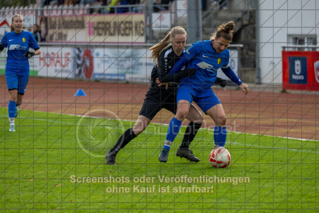 20251026_141544_0089 | #,1.FC Donzdorf (schwarz) vs. TSV Frommern (blau), Fussball, Frauen-Verbandsliga Württemberg, 07. Spieltag, Saison 2025/2026, Rasenplatz Lautertal Stadion, Süßener Straße 16, 73072 Donzdorf, 26.10.2025 - 13:00 Uhr,Foto: PhotoPeet-Sportfotografie/Peter Harich