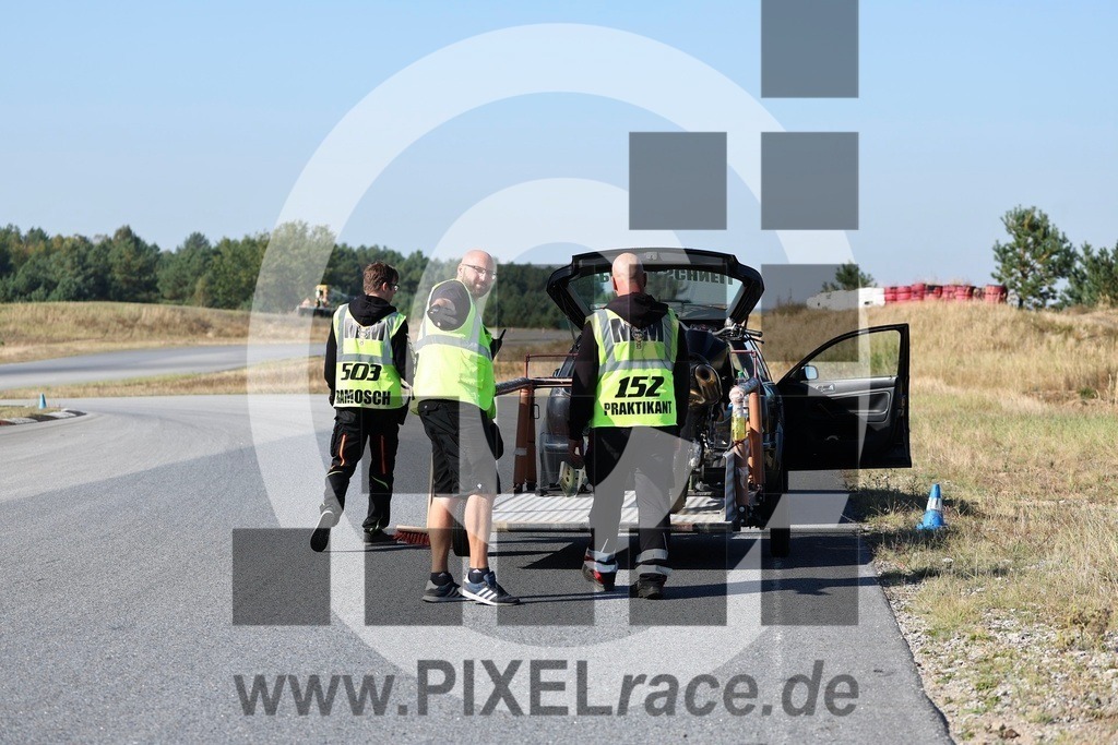 0052-20240921_10631 | Schöne Erinnerungen an spannende Momente - das festzuhalten ist unser Job. PIXELrace.de ist seit 2003 auf den Rennstrecken Europas unterwegs um die Action draußen beim Fahren und die wunderbare Stimmung imm Fahrerlager für euch einzufangen.
