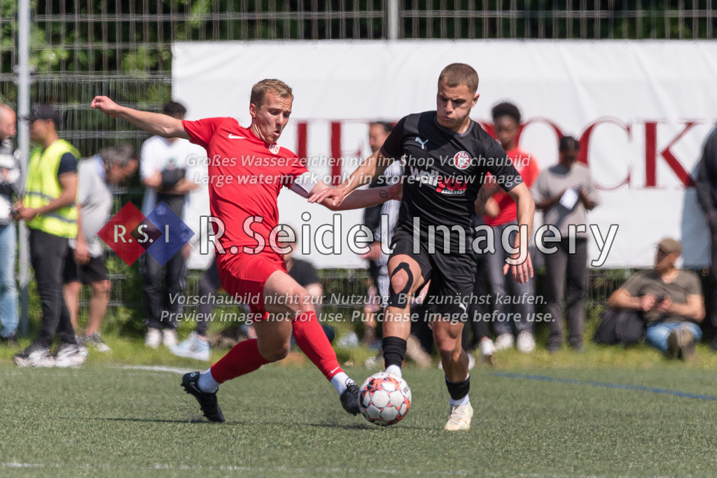Fußball, Saison 2022/23, Aufstiegsrunde Regionalliga Nord, Eimsbütteler TV - FC Kilia Kiel, ETV-Sportzentrum Hoheluft (Hamburg), 04.06.2023, 2. Spieltag | Robin Janowsky (#4, ETV, Teamkapitän), Luca Fabio Aouci (#19, Kiel)