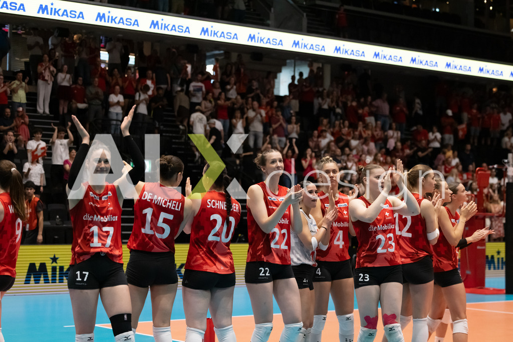Austria v Switzerland - CEV European League Women | KRIENS, SWITZERLAND - JUNE 14: Team of Switzerland during the CEV European League match between Austria and Switzerland at Pilatus Arena on June 14, 2026 in Kriens, Switzerland. - Realisiert mit Pictrs.com