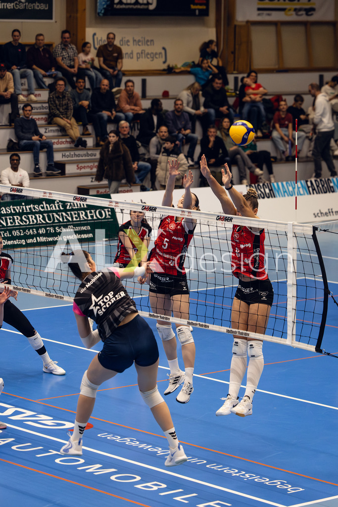 Volleyball I Frauen I Saison 2025-2026 I Volleyball NLA | Women I Round 14 I VC Kanti Schaffhausen - NLZ Volleyball Academy Zürich I 16.01.2026 | NLZ Volleyball Academy - 3 Marharyta Geiko (UKR) – Diagonalangriff - Realisiert mit Pictrs.com