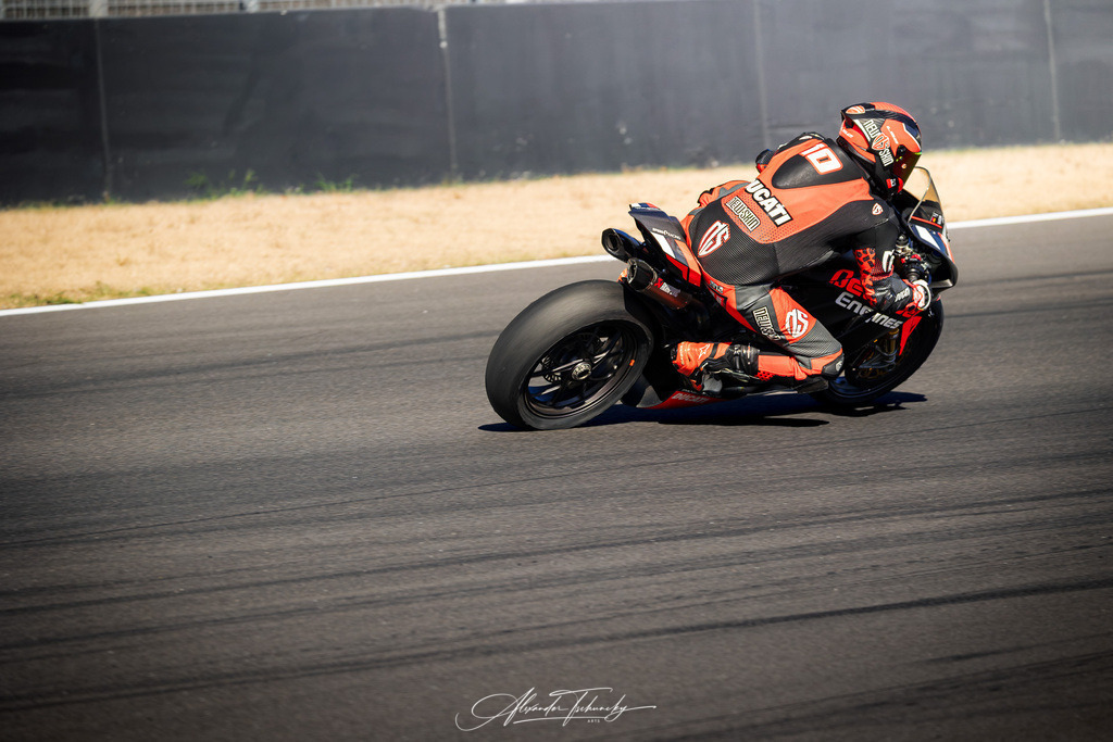 Ducati Trackday Hockenheimring 2026 | Entdecken Sie die faszinierende Welt von Alexander Tschuncky Arts: Kreative Fotografie, atemberaubende Automobilkunst und hochwertiger Bilderdruck. Lassen Sie sich inspirieren! - Realisiert mit Pictrs.com