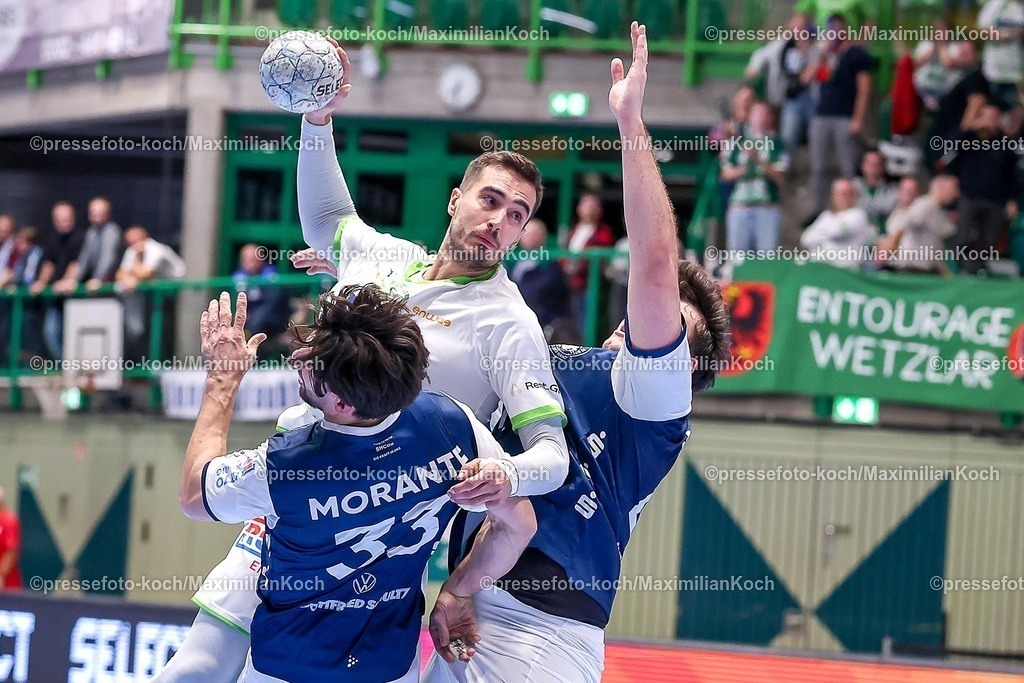 BHC09102501073 | 09.10.2025, Handball, HBL, Bergischer HC - HSG Wetzlar, Unihalle Wuppertal: Dominik Mappes (HSG Wetzlar #07) im Zweikampf gegen  Eloy Morante Maldonado (BHC #33) 