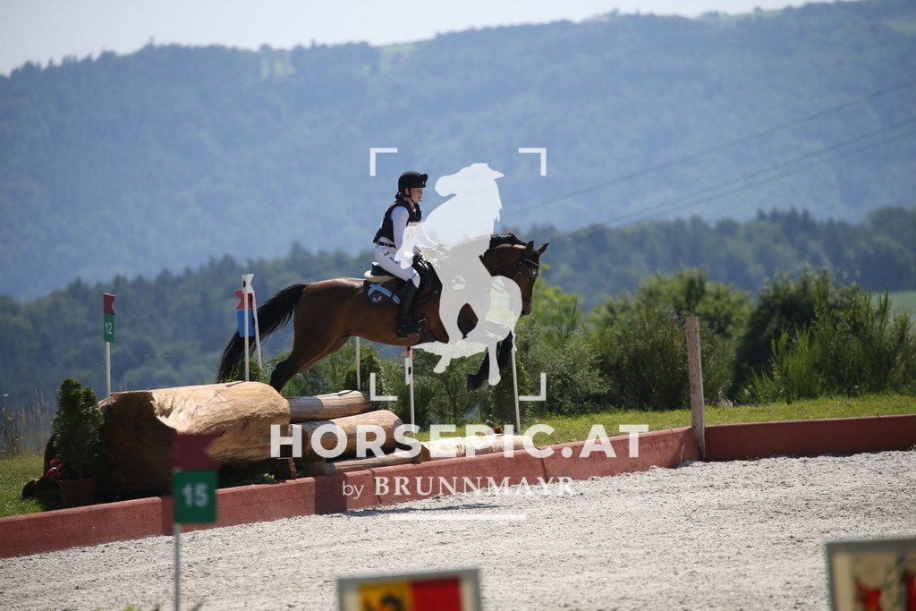 DL2Q1619 | Willkommen bei Brunnmayr - Design & Fotografie – Ihrem Spezialisten für Reitturniere und Pferdeveranstaltungen in Oberösterreich, Salzburg und Bayern! Seit über 17 Jahren sind wir leidenschaftlich dabei.