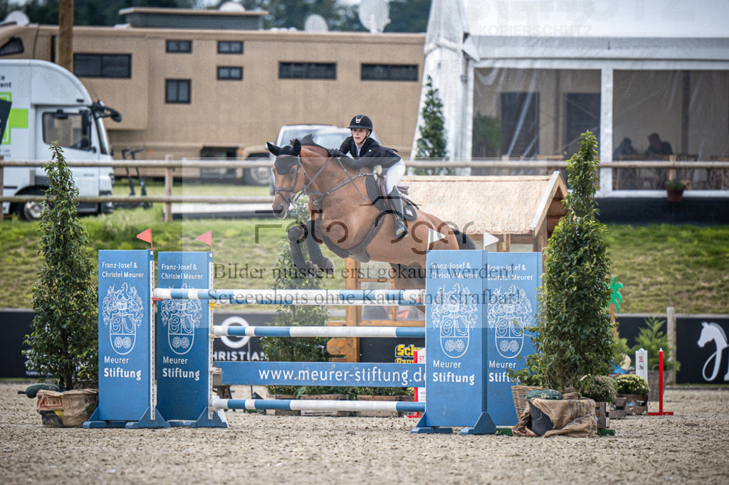 DOS_5834 | Entdecke hochwertige Reitturnierfotos von Foto Oger. Professionell, emotional und authentisch – jetzt Lieblingsmomente im Shop bestellen.Deutschlandweite Turnierfotografie. - Realisiert mit Pictrs.com