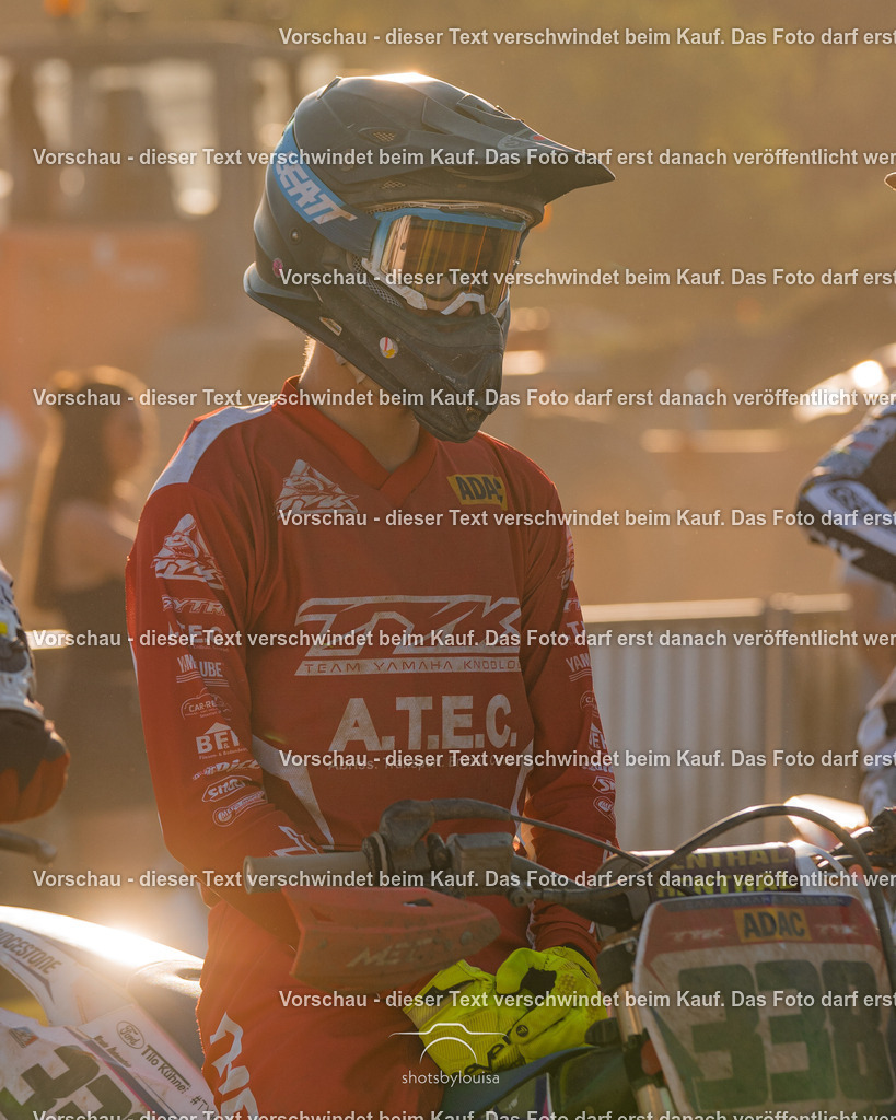 09_21_LM_Schenkenhorst-0342 | Sportfotografin aus Berlin-Brandenburg mit Fokus auf Motocross. Ich halte deine sportliche Leistung und echte Emotionen auf und neben der Strecke professionell fest. Entdecke die Fotos von deinem Rennen und bestelle sie direkt hier im Shop.