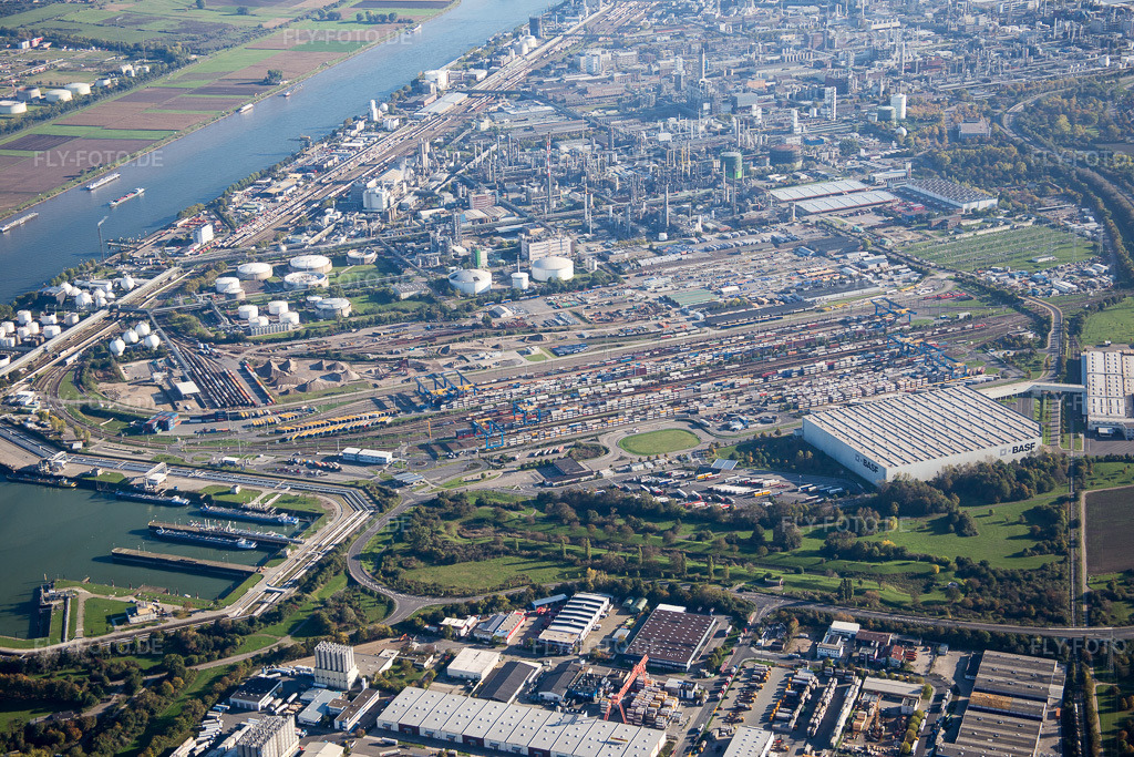 Luftbild: BASF von Norden im Ortsteil BASF in Ludwigshafen im Bundesland Rheinland-Pfalz in Deutschland. Foto: IMG_074878.jpg vom 18.10.2014 durch Werner Riehm/FLY-FOTO.de
