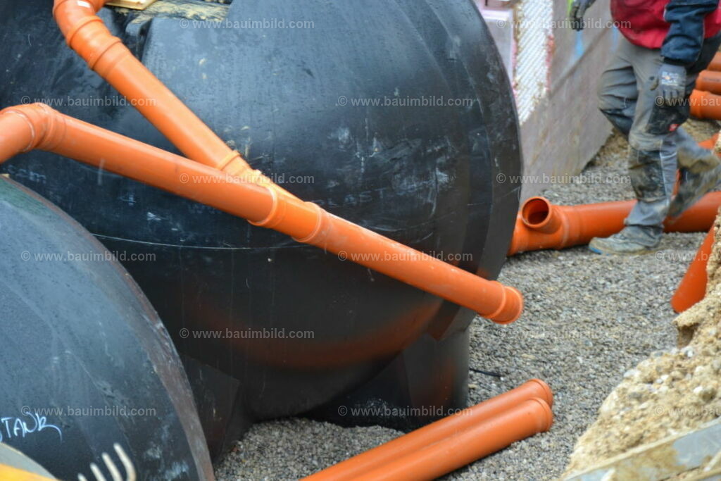 bib-lg03-abwasserkanal-0074 | Nach LV-Leistungsgruppen sortierte Detailfotos über den Bau eines Hauses. Alle Hausbau-Bilder direkt vom Urheber und Autor der Website Haus-Selber-Bauen.com