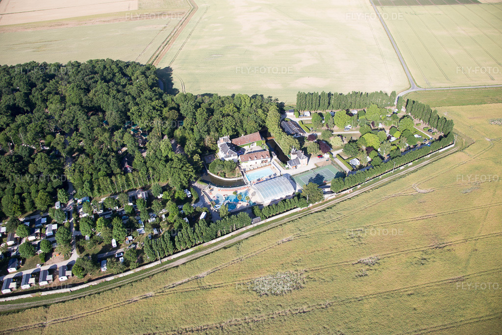 Luftbild: Suèvres, Camping Chateau de la grenouillère in Suèvres im Bundesland Loir-et-Cher in Frankreich. Foto: IMG_082171.jpg vom 20.06.2015 durch Werner Riehm/FLY-FOTO.de
