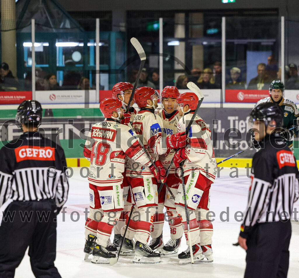 2025-09-12_036_TSV_Erding_gegen_EV_Landshut | Erding, Deutschland, 12.09.2025:Eishockey, Oberliga Süd 2025 / 2026, Testspiel, TSV Erding gegen EV Landshut, Endergebnis: 4:6Wade Bergman (EV Landshut, #48), Seonwoo Park (EV Landshut, #96)Foto: Christian Riedel / fotografie-riedel.net