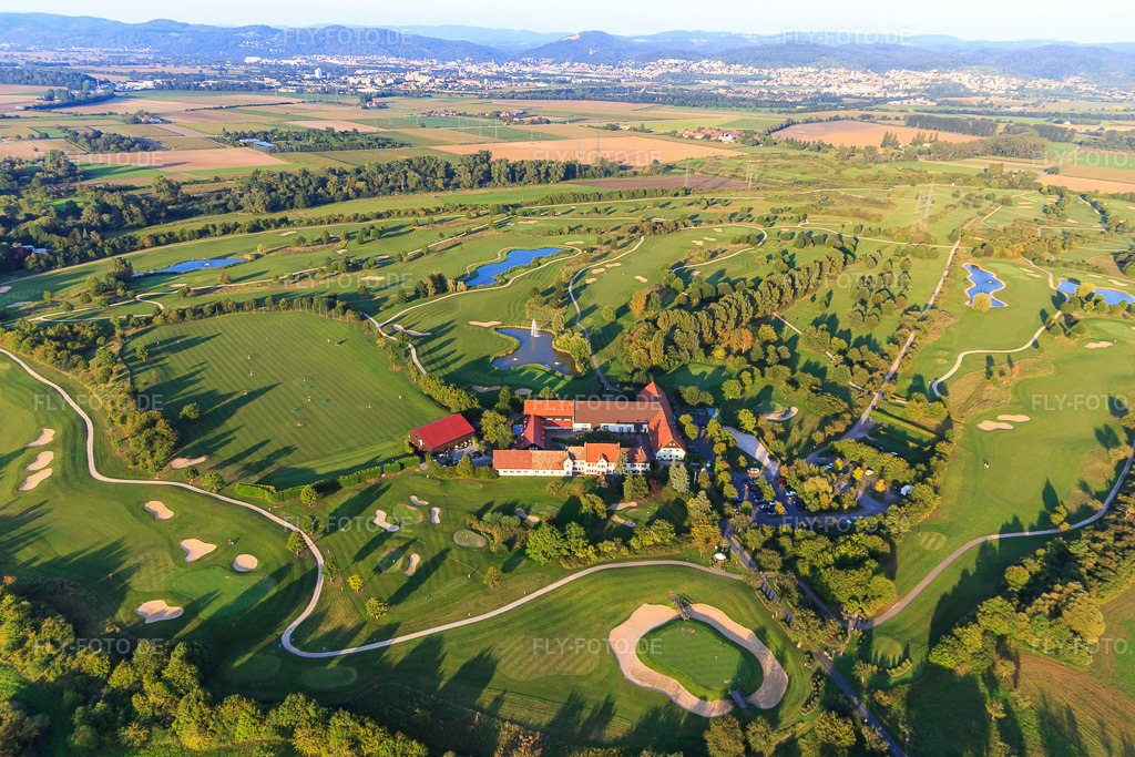 Luftbild: Golf Shop Gut Neuzenhof, Restaurant Gut Neuzenhof und day-spa Anke Bader im Golfclub - Golfplatz Heddesheim Gut Neuzenhof in Heddesheim im Bundesland Baden-Württemberg in Deutschland. Foto: IMG_103052.jpg vom 28.08.2017 durch Werner Riehm/FLY-FOTO.deWWW.NOPRO.DE