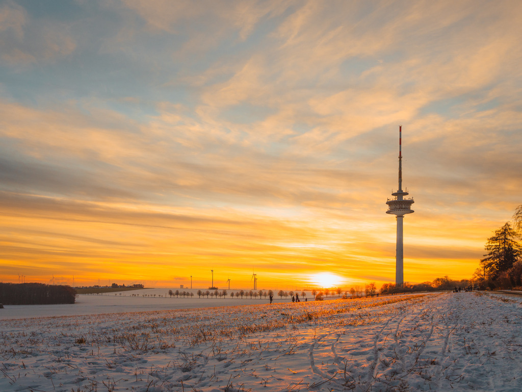 Fernmeldeturm Broitzem | Entdecke exklusive Fotokunst aus Braunschweig: Bildband, Leinwände, Postkarten, Kalender, digitale Downloads & Bildlizenzen. Jetzt im offiziellen Beautiful Braunschweig Shop! - Realisiert mit Pictrs.com