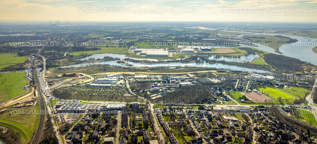Wesel240310543 | Luftbild, Gewerbegebiet Am Lippeglacis, Fluss Lippe und Hafen Emmelsum DeltaPort Hafenverbund, Gewerbegebiet mit Schwerlast Terminal Niederrhein GmbH Transportunternehmen, NORDFROST GmbH & Co. KG Logistikdienst, Rhenus Warehousing Solutions SE & Co. KG, hinten Schornsteine der TRIMET Aluminium SE und Fluss Rhein, Fernsicht, Wesel, Wesel, Nordrhein-Westfalen, Deutschland