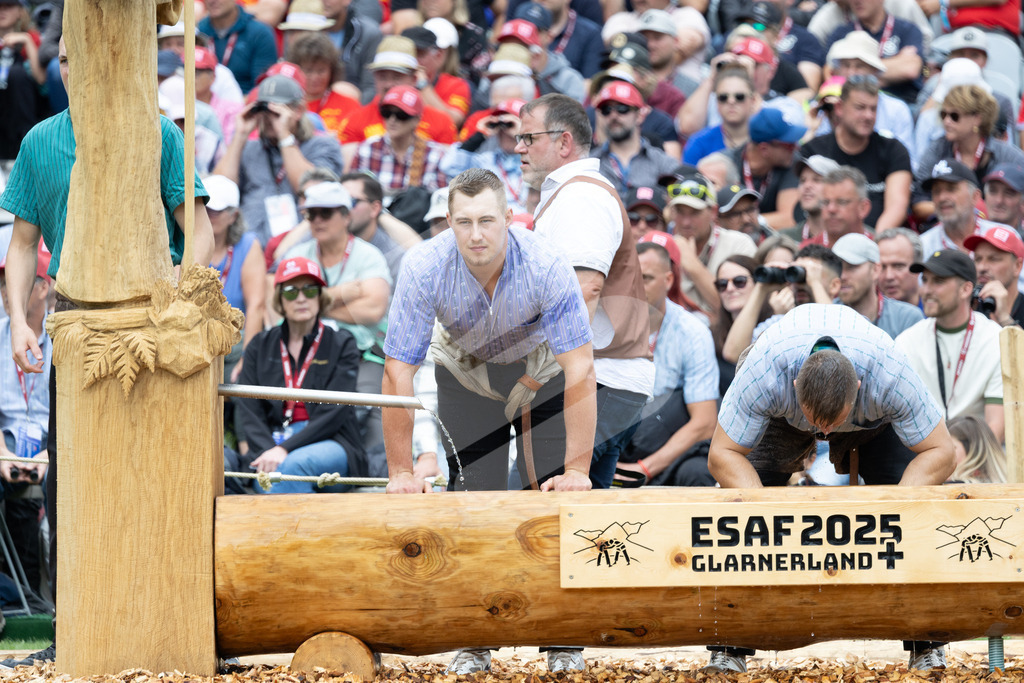 ESAF2025_03Gang_5067 | Die Schwinger des Schwyzer Kantonalen Schwingerverbandes: Fotos, die Dynamik und Leidenschaft festhalten, sowie emotionale Momente aus dem traditionellen Schwingsport zeigen. - Realisiert mit Pictrs.com