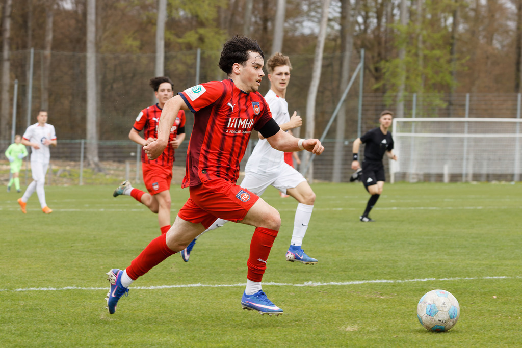 FCHOFK_260418_6-38 | 1.FC Heidenheim 1846 vs. Offenbacher Kickers, Fußball, U17, B-Junioren, NWL, U17-DFB-Nachwusliga, 2025/2026, 10. Spieltag, 18.04.2026 in Heidenheim, Walter-Birkhold-Jugendstadion (Foto: Michael Bulling) - Realisiert mit Pictrs.com