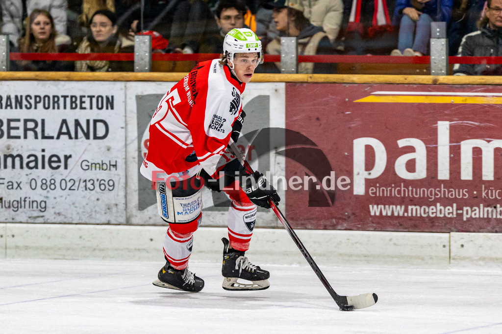 Spiel 5 Viertelfinale TSV Peißenberg Miners vs HC Landsberg Riverkings | Eishockey Bayernliga Playoffs 2023/2024, Spiel 5 Viertelfinale TSV Peißenberg Miners vs HC Landsberg Riverkings, 20240301,
Ryan MURPHY (Miners 15) in Aktion,
2024-03-01 in Peißenberg (Eisstadion)
15 Ryan MURPHY (Miners 15)
Copyright: WolfgangxLindner foto-lindner.de