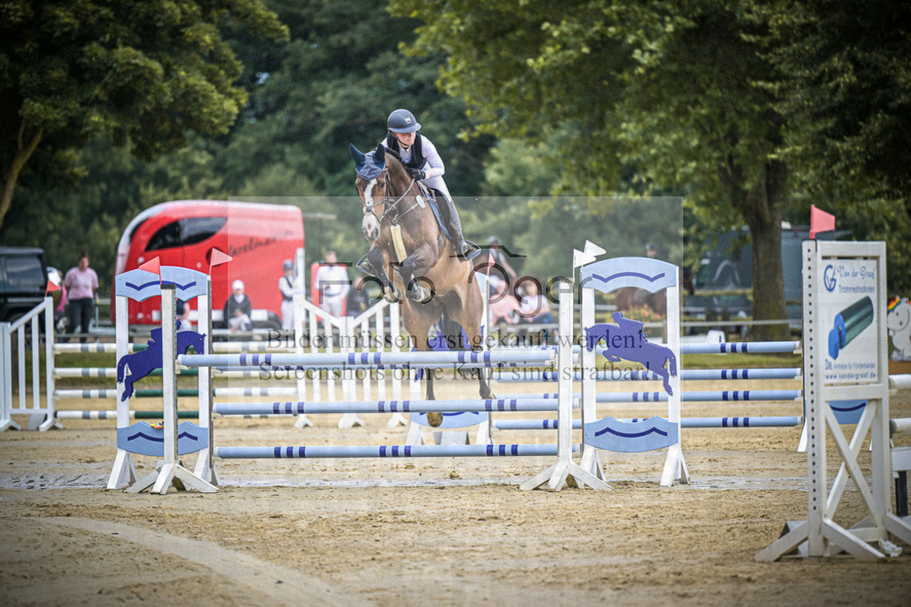 DOS_3327 | Entdecke hochwertige Reitturnierfotos von Foto Oger. Professionell, emotional und authentisch – jetzt Lieblingsmomente im Shop bestellen.Deutschlandweite Turnierfotografie. - Realisiert mit Pictrs.com