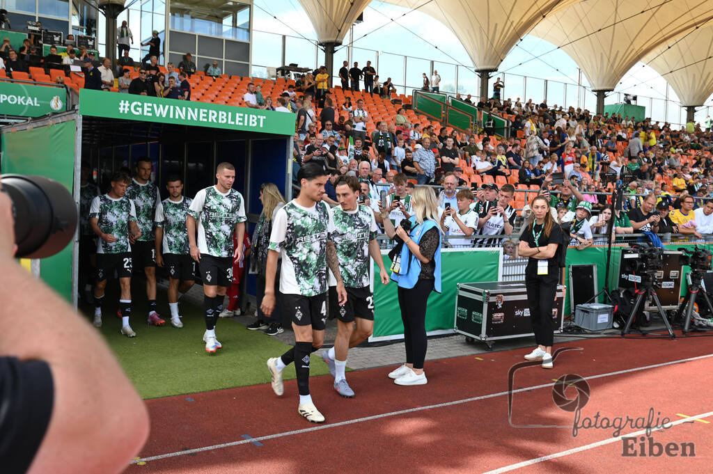 SV Atlas-Delmenhorst-Borussia Mönchengladbach | DFB-Pokal 1. Runde;SV Atlas Delmenhorst (gelb)-Borussia Mönchengladbach (schwarz) am 17.08.2025 in Oldenburg (Marschweg-Stadion), Photo: Philip Eiben 2025 - Realisiert mit Pictrs.com