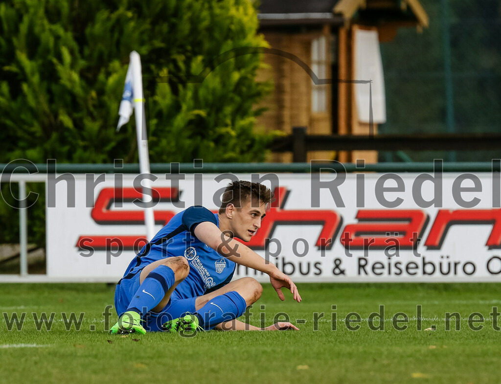 2023-11-04_039_FC_Langengeisling_gegen_VfL_Waldkraiburg | Erding, Deutschland, 04.11.2023:
Fußball, Bezirksliga Oberbayern Ost 2023 / 2024, 16. Spieltag, FC Langengeisling gegen VfL Waldkraiburg, Endergebnis: 2:0

Niko Simak (FC Langengeisling, #3)

Foto: Christian Riedel / fotografie-riedel.net
