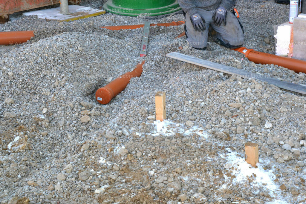 bib-lg03-abwasserkanal-0119 | Nach LV-Leistungsgruppen sortierte Detailfotos über den Bau eines Hauses. Alle Hausbau-Bilder direkt vom Urheber und Autor der Website Haus-Selber-Bauen.com