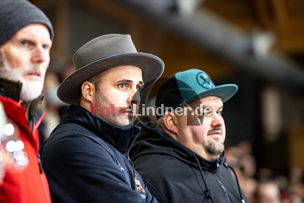 TSV Peißenberg MINERS gegen EV Dingolfing ISAR RATS | Eishockey Bayernliga Herren Vorrunde 2024/25, TSV Peißenberg MINERS gegen EV Dingolfing ISAR RATS, 20241215,Armin Dallmayr (MINERS Trainer),2024-12-15 in Peißenberg (Eisstadion Peißenberg)Armin Dallmayr (MINERS Trainer)Copyright: WolfgangxLindner foto-lindner.de