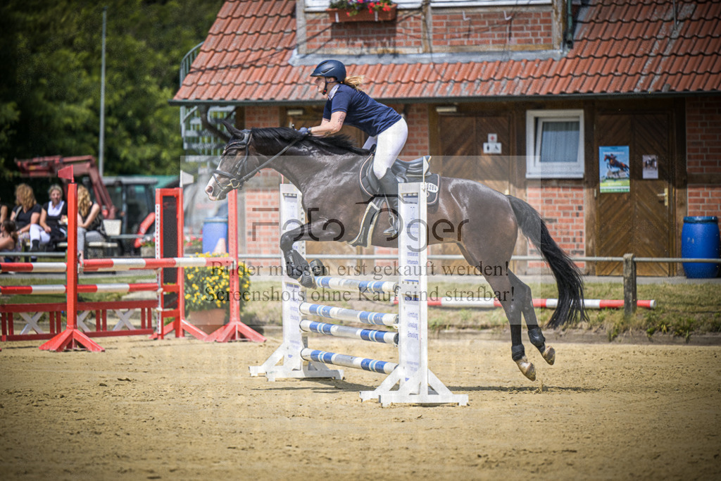 DOS_9418 | Entdecke hochwertige Reitturnierfotos von Foto Oger. Professionell, emotional und authentisch – jetzt Lieblingsmomente im Shop bestellen.Deutschlandweite Turnierfotografie. - Realisiert mit Pictrs.com