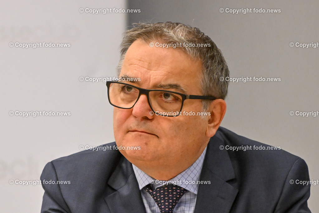 Pressekonferenz Ordensklinikum Linz GmbH_ Tumorzentrum OÖ_ 01.02.2023-12 | 01.02.2023, Ordensklinikum Linz, AUT, Pressekonferenz Ordensklinikum Linz GmbH, Tumorzentrum Ooe – onkologische Versorgung der Ooe Bevoelkerung im Bild Ernst  Rechberger (Innere Medizin I, Barmherzige Schwestern Ried im Innkr., Stv. Leiter Tumorzentrum Ooe)