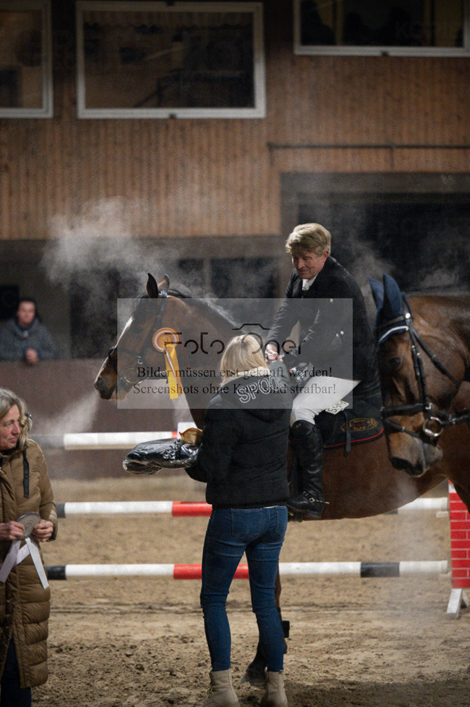 Hallenreittunier Voxtrup 2023 | Entdecke hochwertige Reitturnierfotos von Foto Oger. Professionell, emotional und authentisch – jetzt Lieblingsmomente im Shop bestellen.Deutschlandweite Turnierfotografie. - Realisiert mit Pictrs.com